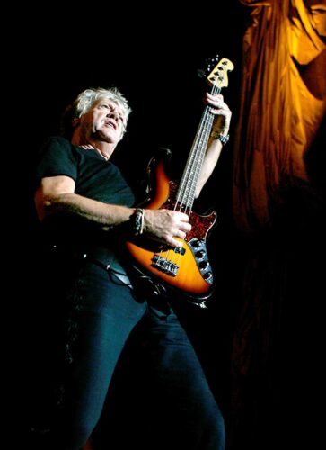 Singer, bassist of Moody Blues during classic era, dies at 82